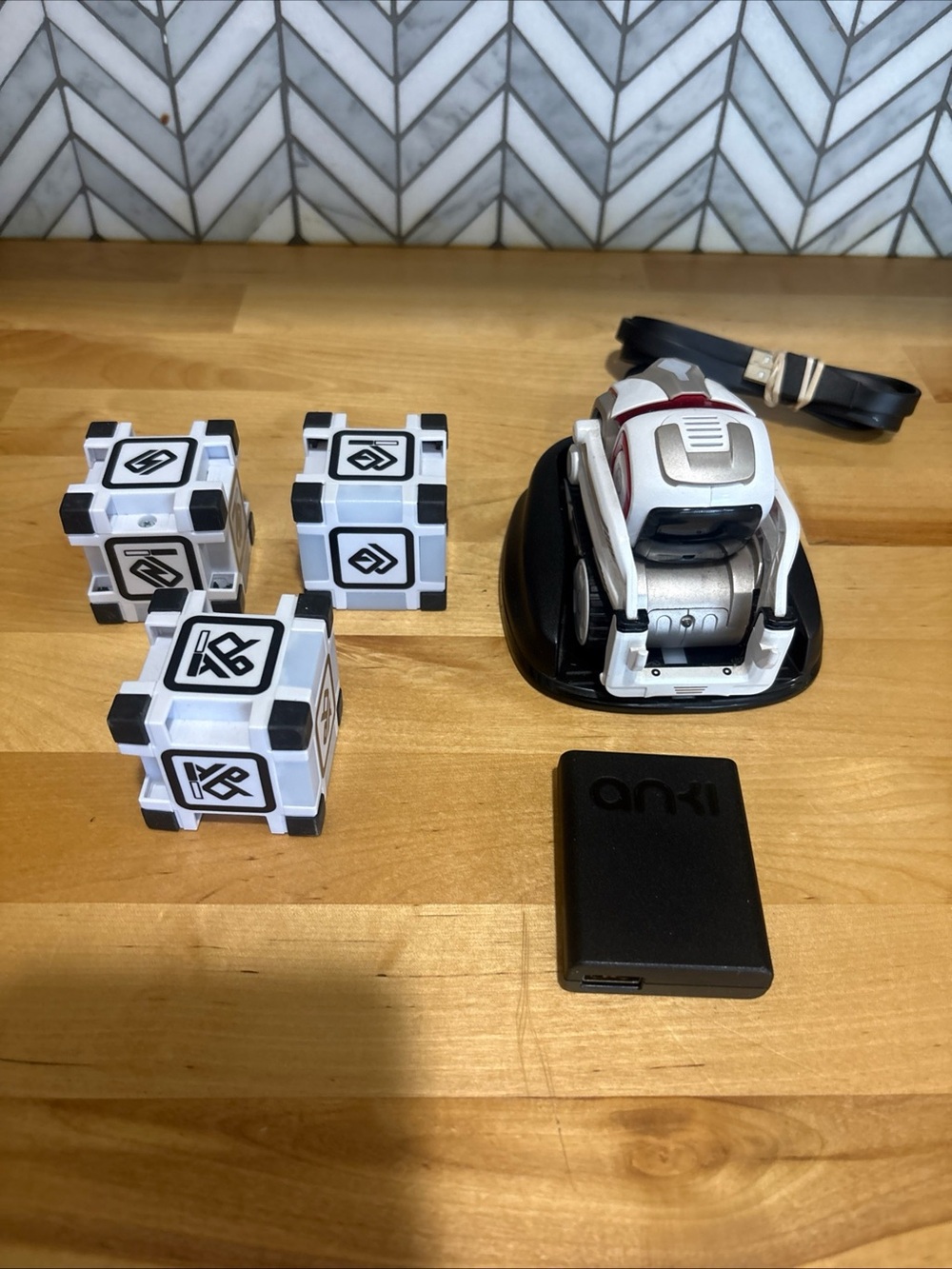 Anki Robot Cozmo With Charging Dock 3 Interactive Cubes White